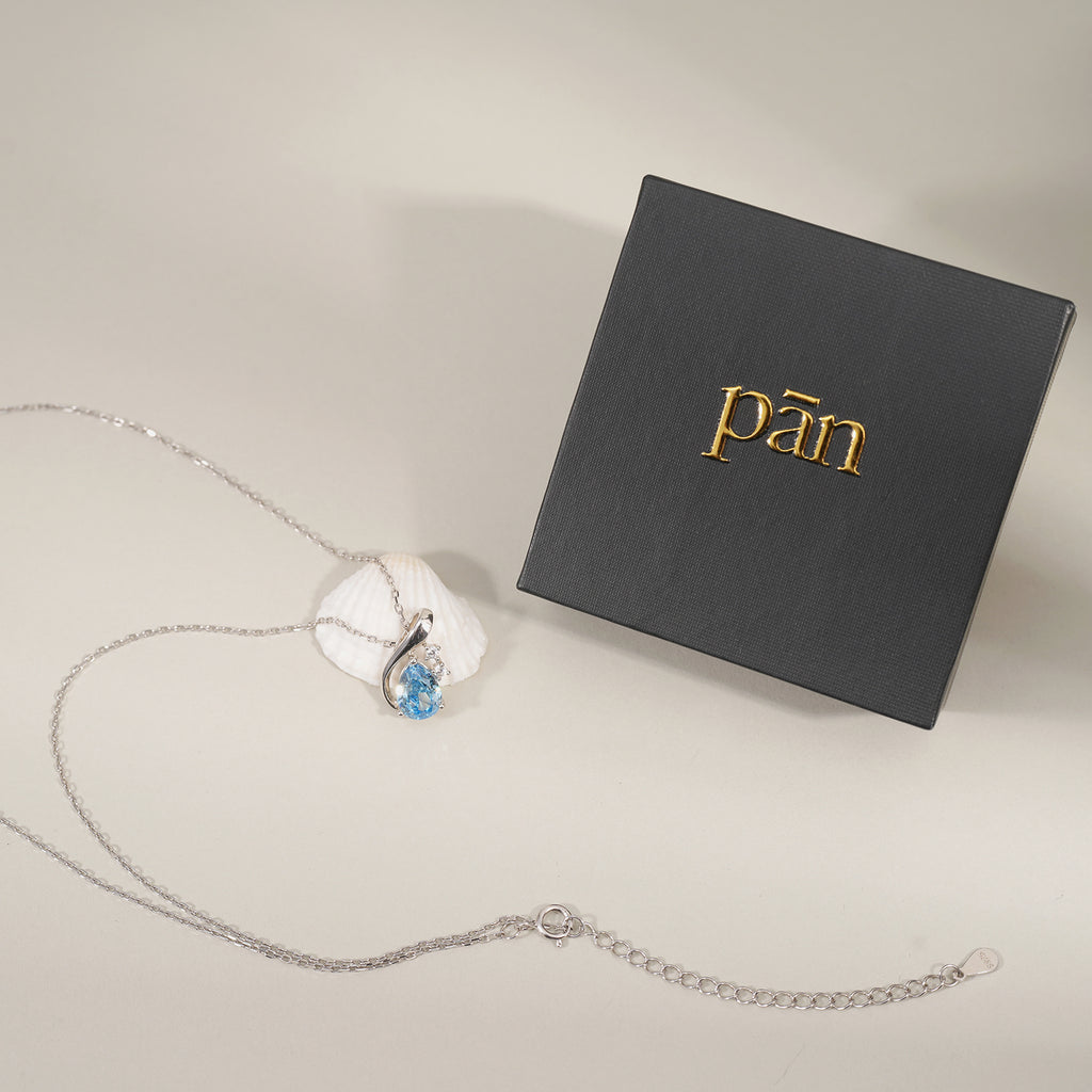 pān Blue Teardrop Sterling Silver Pendant Necklace