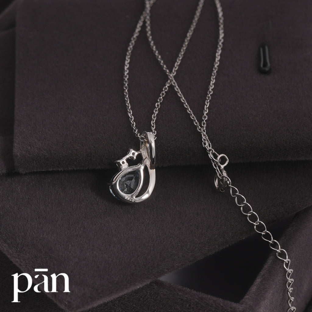 pān Blue Teardrop Sterling Silver Pendant Necklace